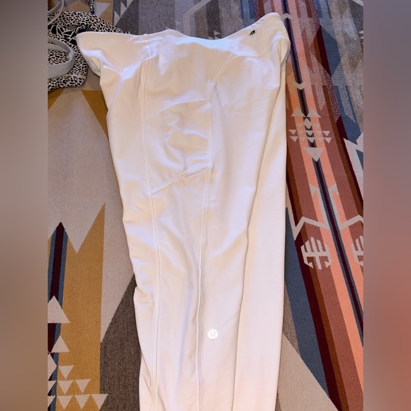 White lululemon leggings with pockets - Picture 7 of 10